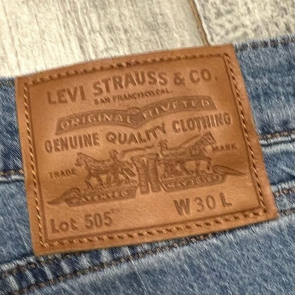 Levi’s 505 Cutoff Mid Rise Oversized Jean Jean Denim Short 30 - Picture 5 of 8